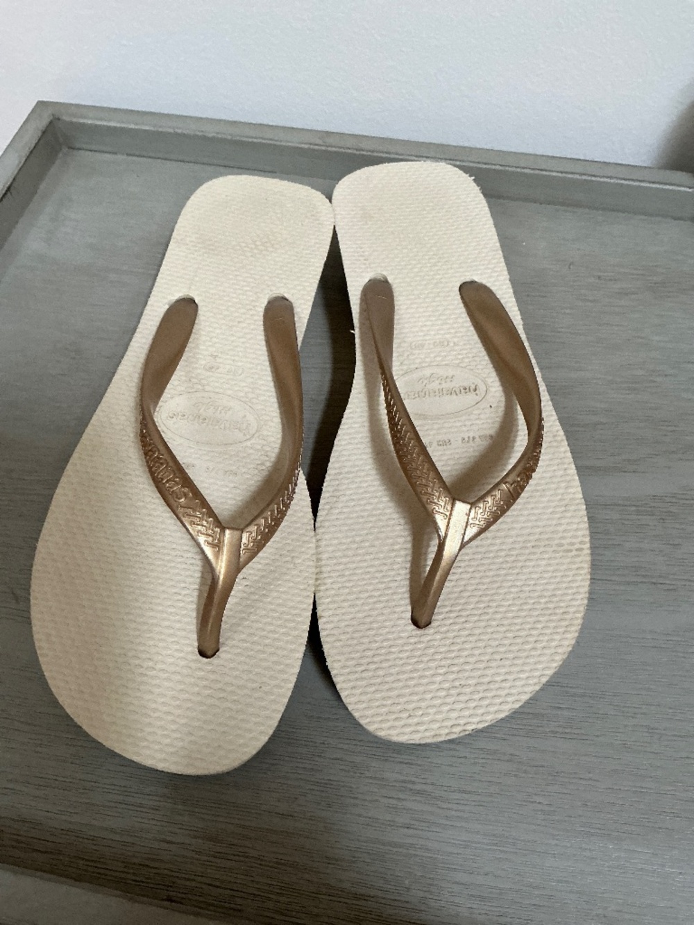 Havaianas size 39/40 gold